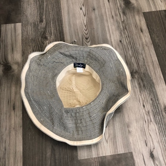 Panama Jack Cream Wide-Brimmed‎ Sun Hat with Wavy Edges - Picture 4 of 6